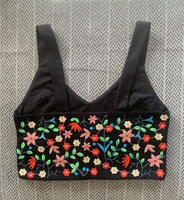 Top preto floral