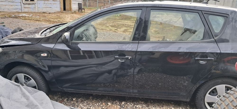 Kia Ceed 1.4 benzyna 2011 rok kolor 1K