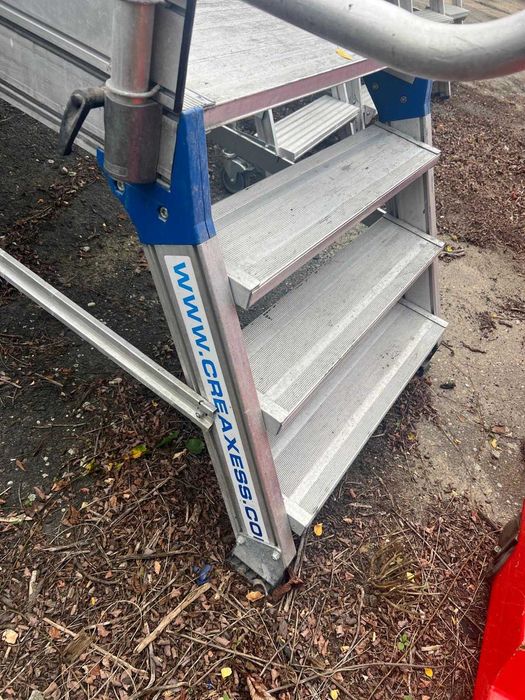 Aluminiowy pomost drabinowy dwustronny z platformą