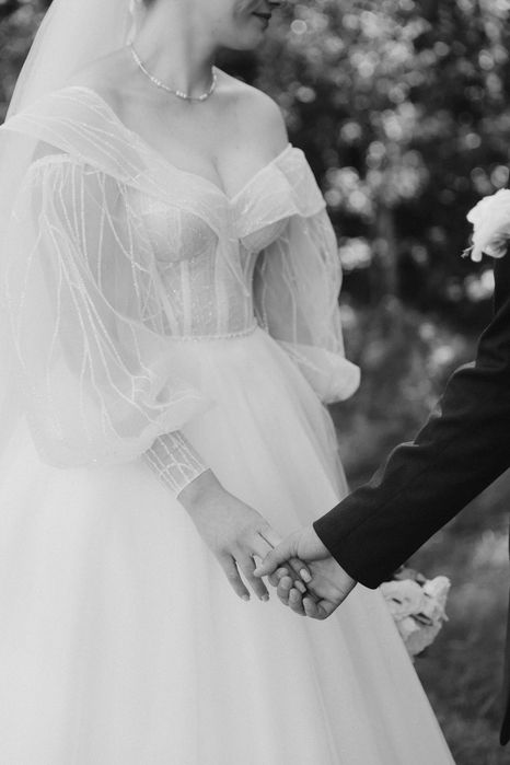 Весільне плаття білого кольору