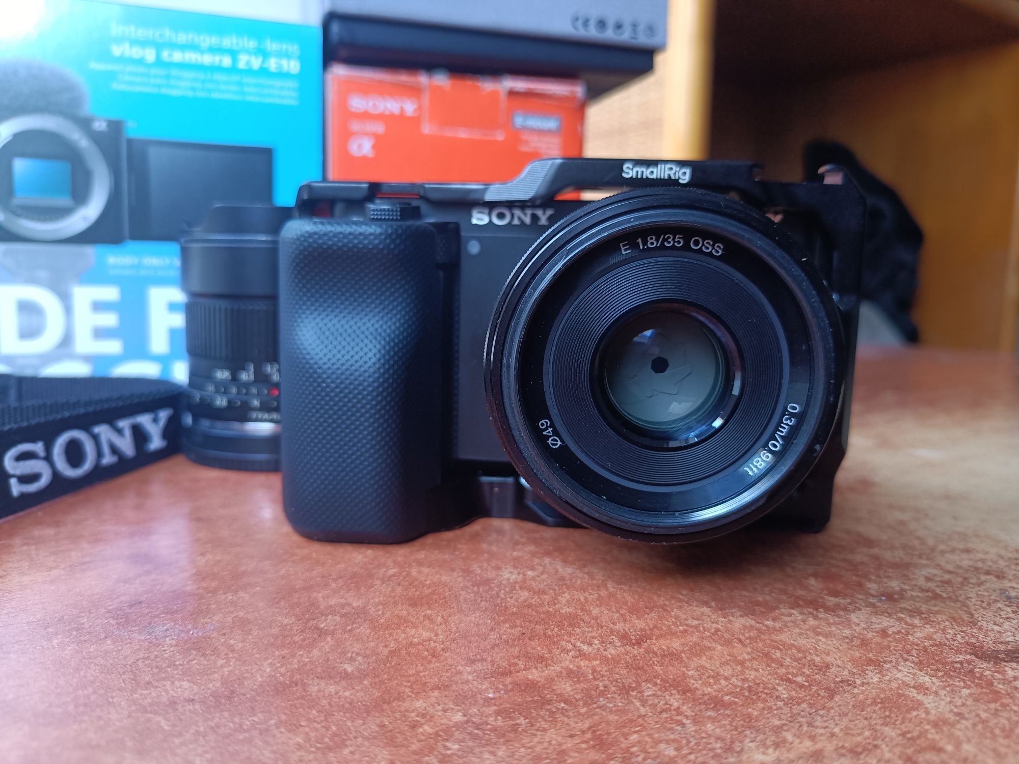 Sony ZV-E10 + Lente sony 35mm OSS f/1.8  + TT Artisan 10mm f/2 + Acess