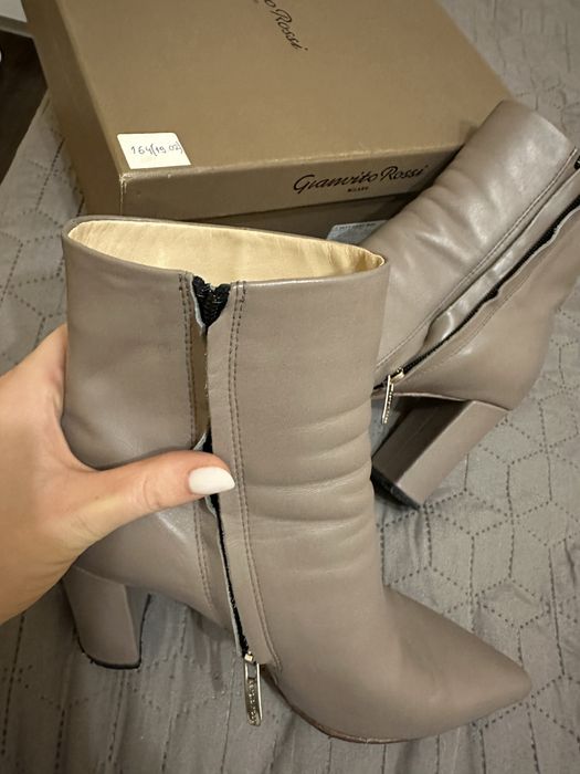 Ботинки на широкому каблуку