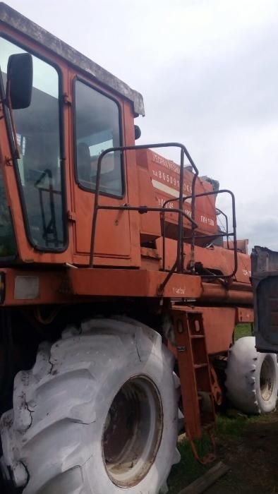 Комбайн Дон 1500 Б 5000$.Тех аптечка   2000$. Все за 7000 у.е
