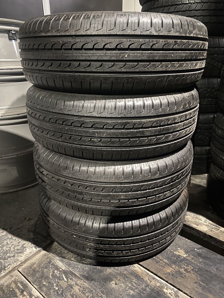 215/60 R17 Goodyear Efficient grip 2022 рік