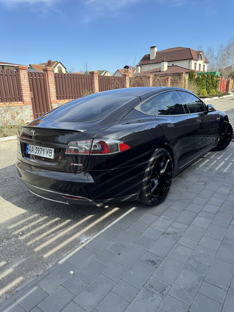 Tesla model s p85d