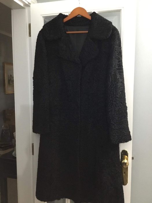 CASACO preto de ASTRAKHAN lindissimo , tam. M/L/XL