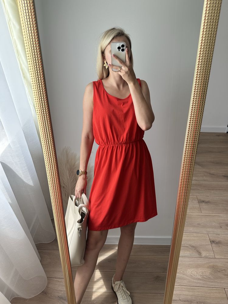 Czerwona sukienka