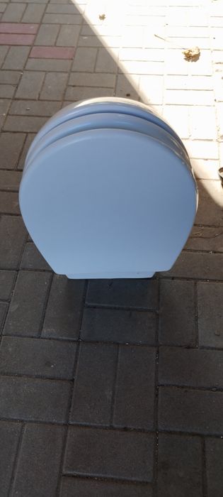 Toaleta niska wisząca fantazja do WC z deską wolno opadającą