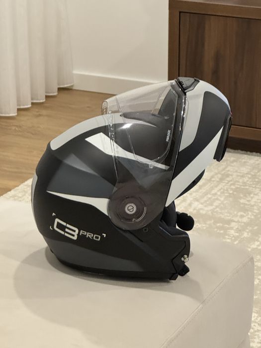 Capacete Schubert C3 PRO com intercomunicador Sena