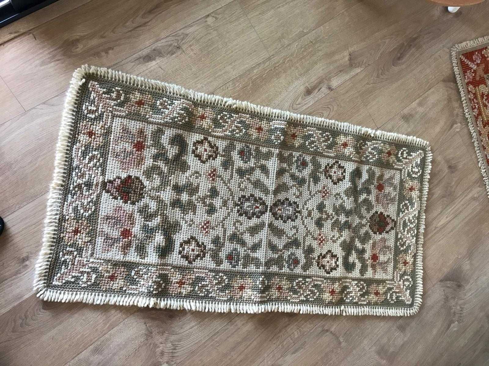 TAPETE DE ARRAIOLOS  em óptimo estado, original, feito à mão