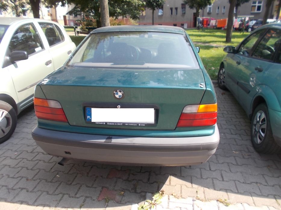 BMW E36 sedan zielony metalik 1.6 benzyna przeznaczone na części