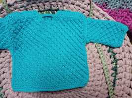 Turkusowy sweterek dla niemowlaka, rękodzieło, handmade