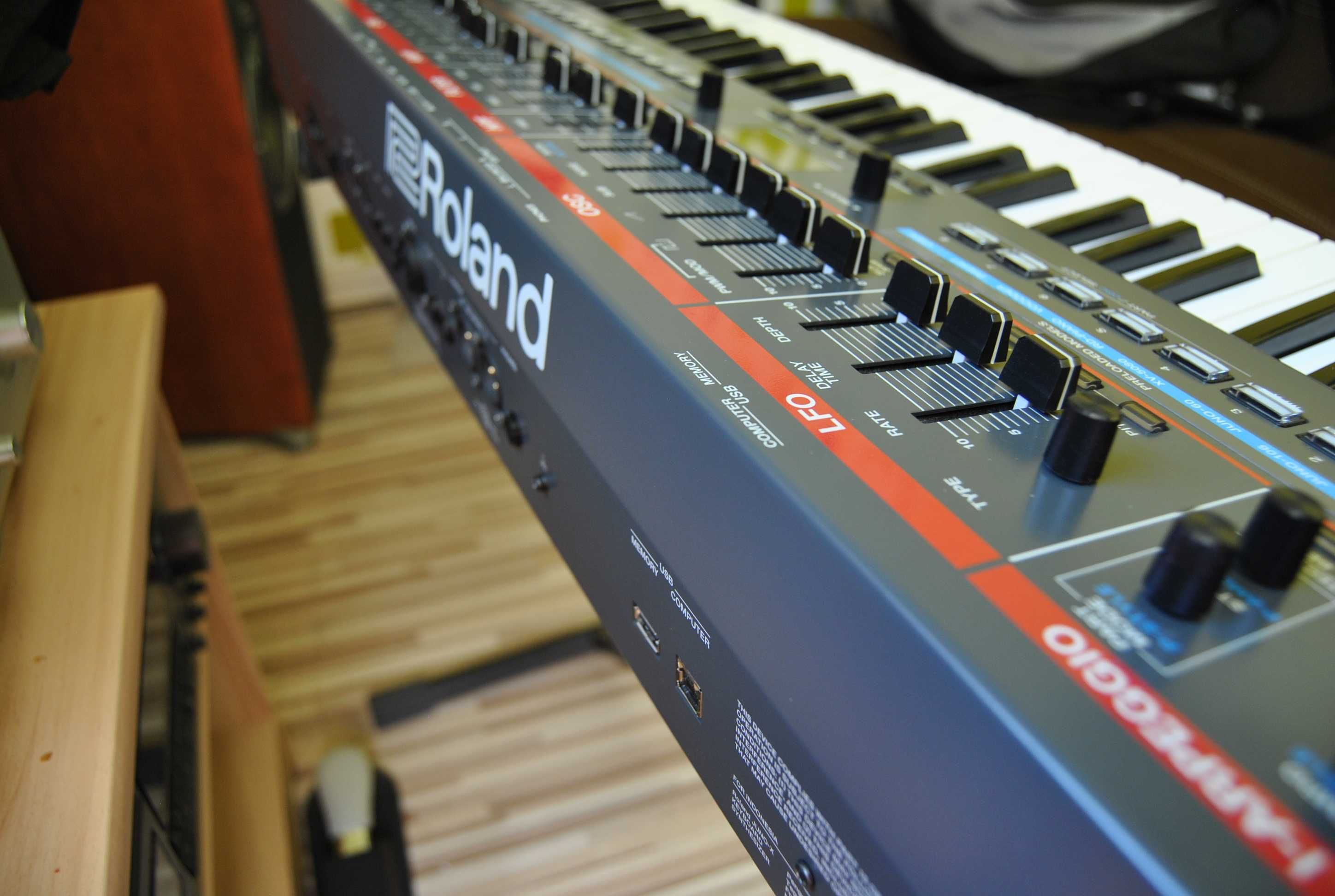 Roland Juno X. Syntezator w doskonałym stanie.