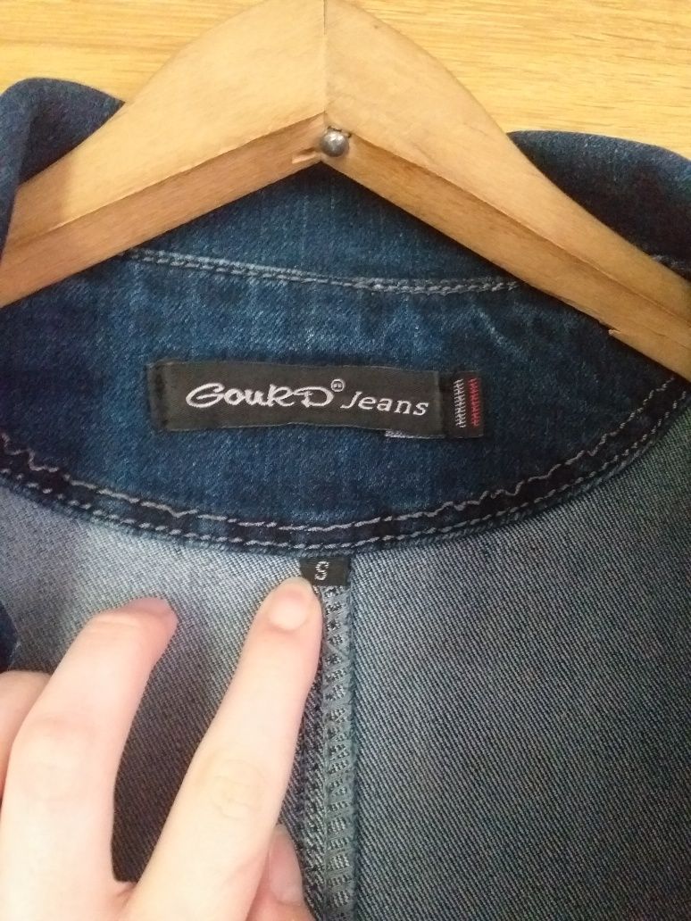 Damska kurtka jeansowa