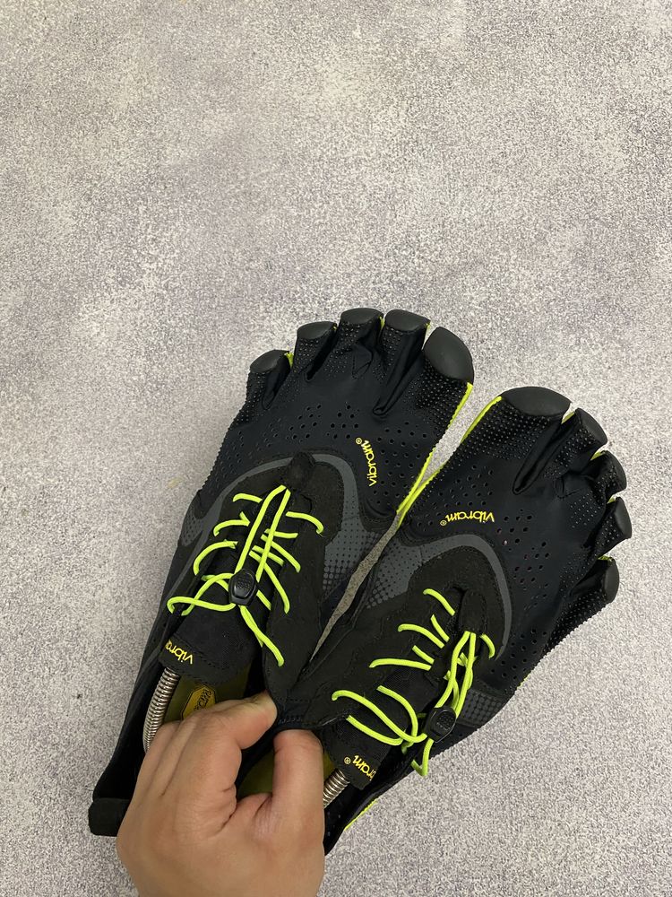 Vibram Fivefingers трекінгові кросівки