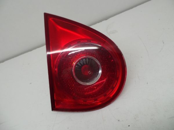 Farolim da mala esquerdo VOLKSWAGEN Golf V (1K1)