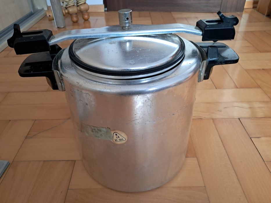 Szybkowar aluminiowy