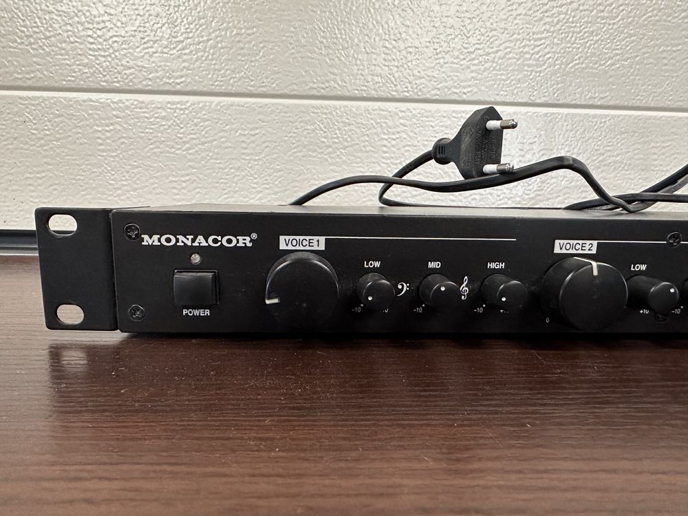 Monacor VMX-440/SW – 4-kanałowy mikser mikrofonowo-liniowy