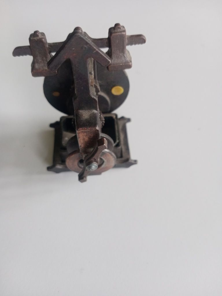 Sprzedam zabytkowy miniaturowy zegar temperówkę