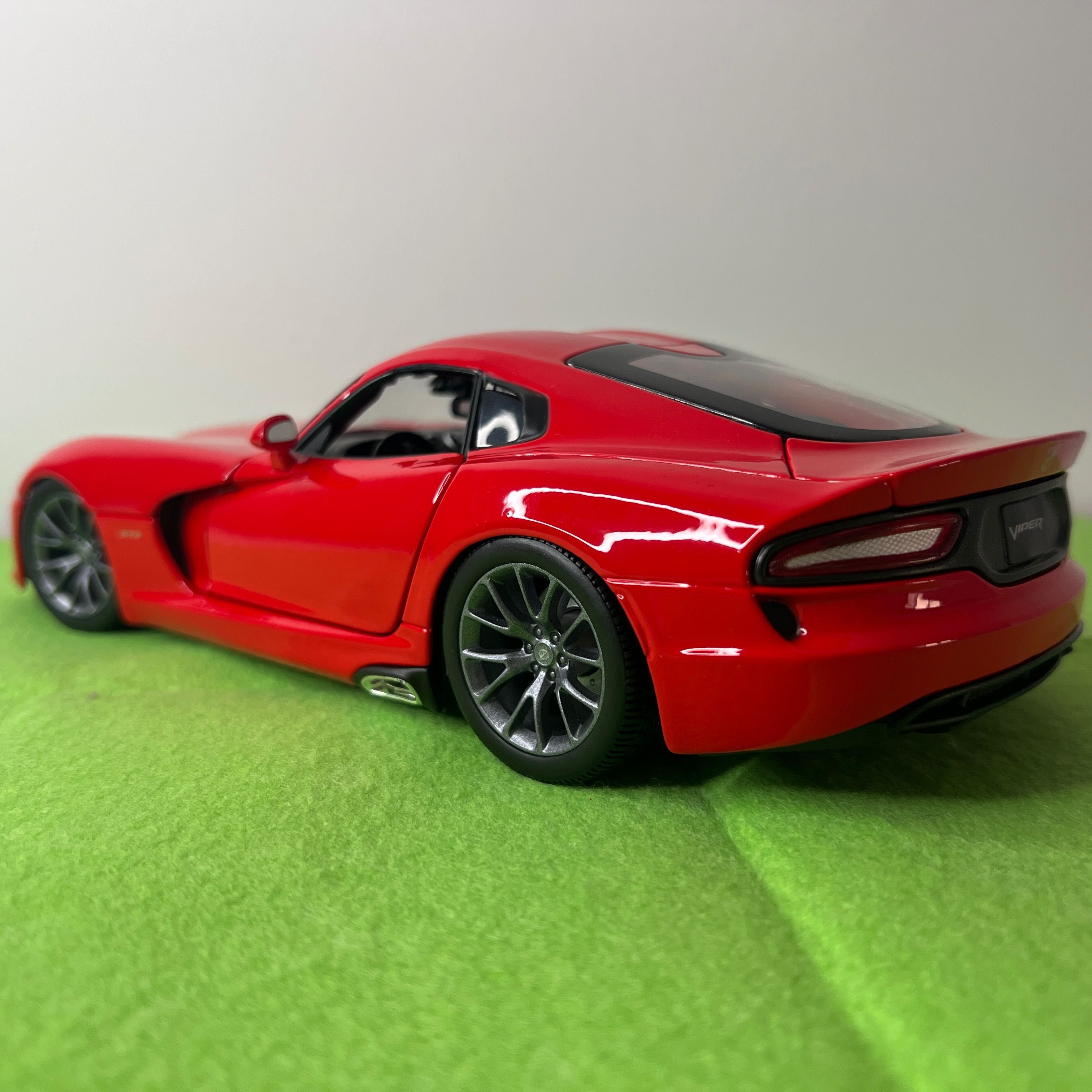 Dodge Viper GTS-R 2013 1:18 Diecast Miniatura Muscle Car