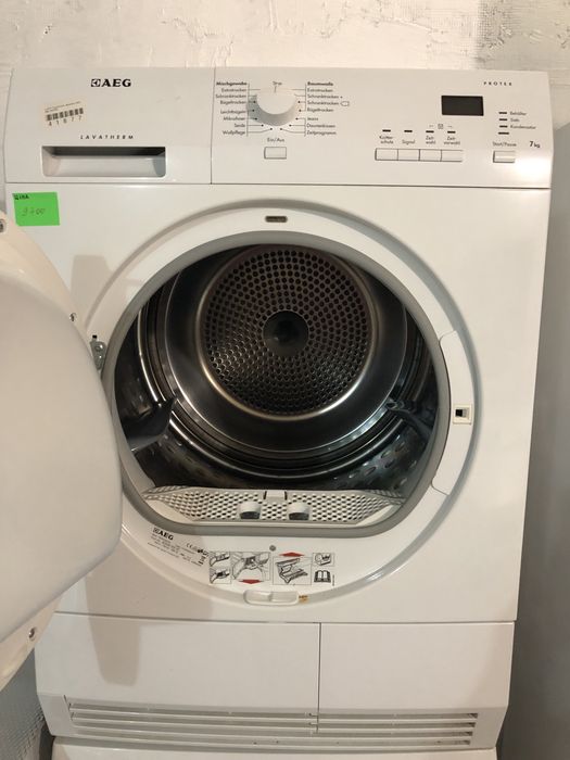 сушильна компресорна машина для білизни AEG