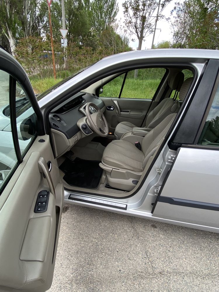 Renault Scenic 2 2.0 Бензин Автомат Обслужен