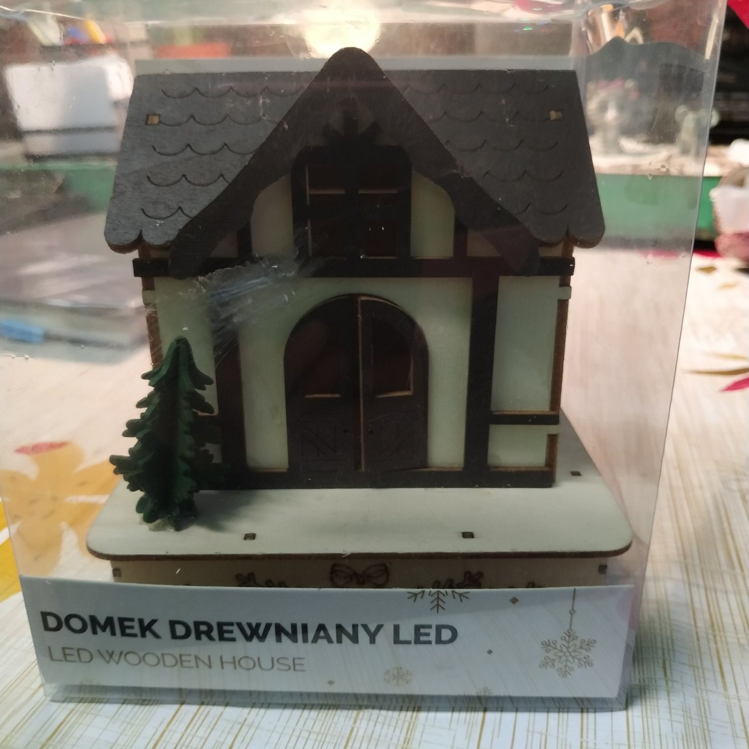 Domek drewniany LED.