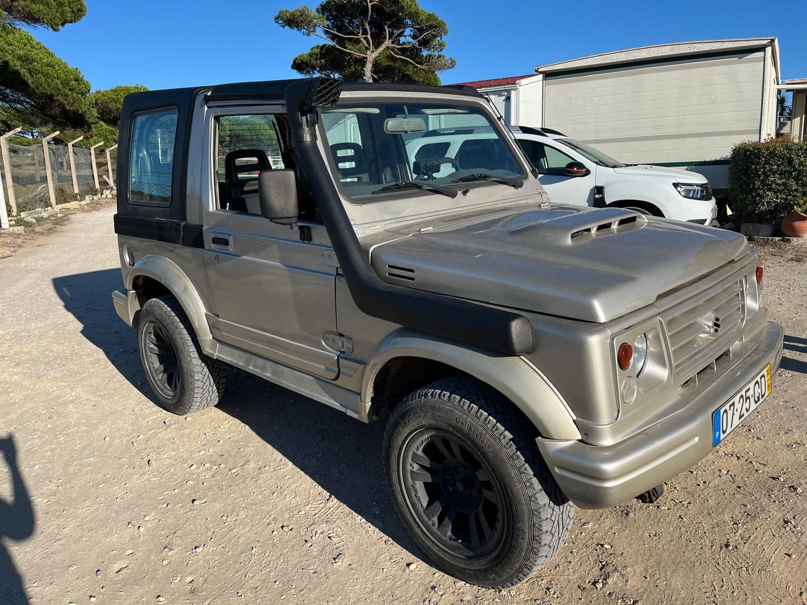 Jipe suzuki samurai