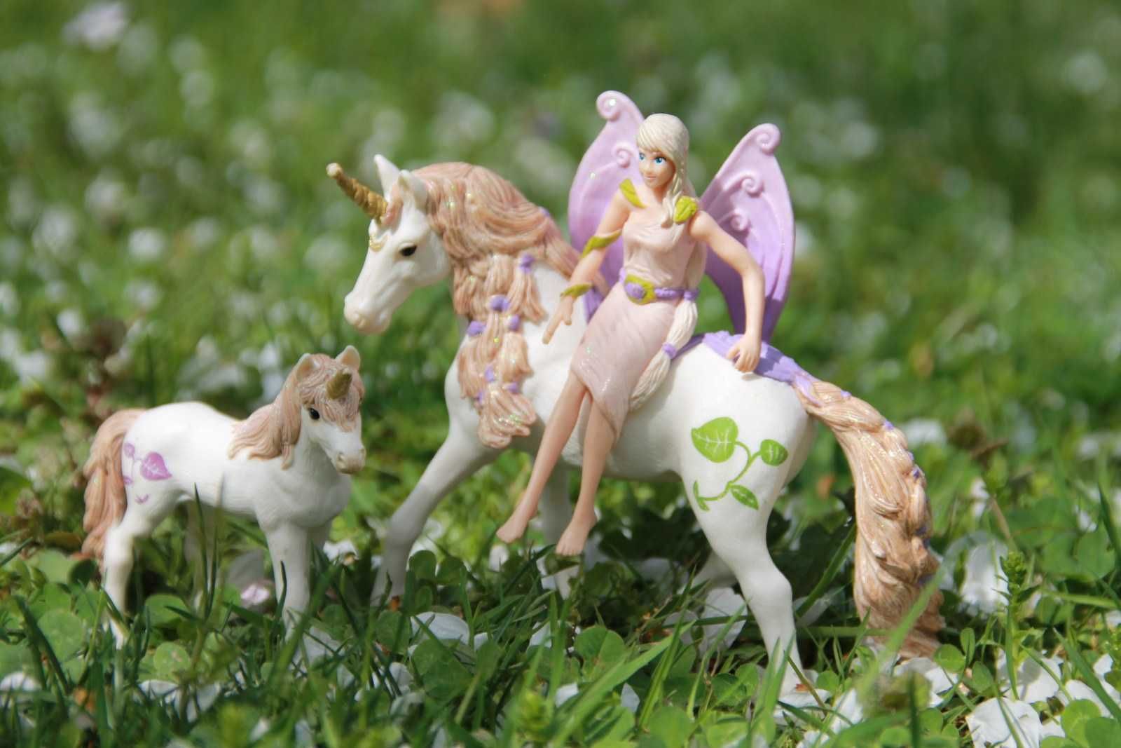 Schleich Bayala zestaw : jednorożce, magiczny koń, wróżki.