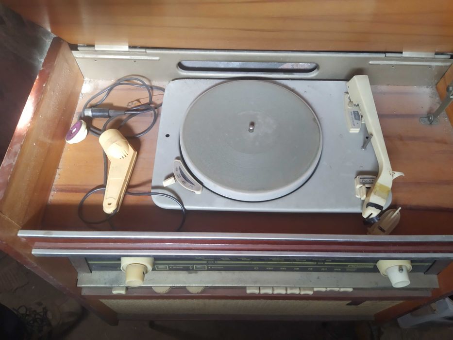 Радіола Рігонда Ризький радіозавод