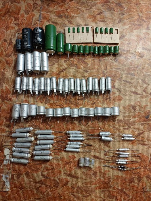 Конденсатори, запобіжники, предохранители