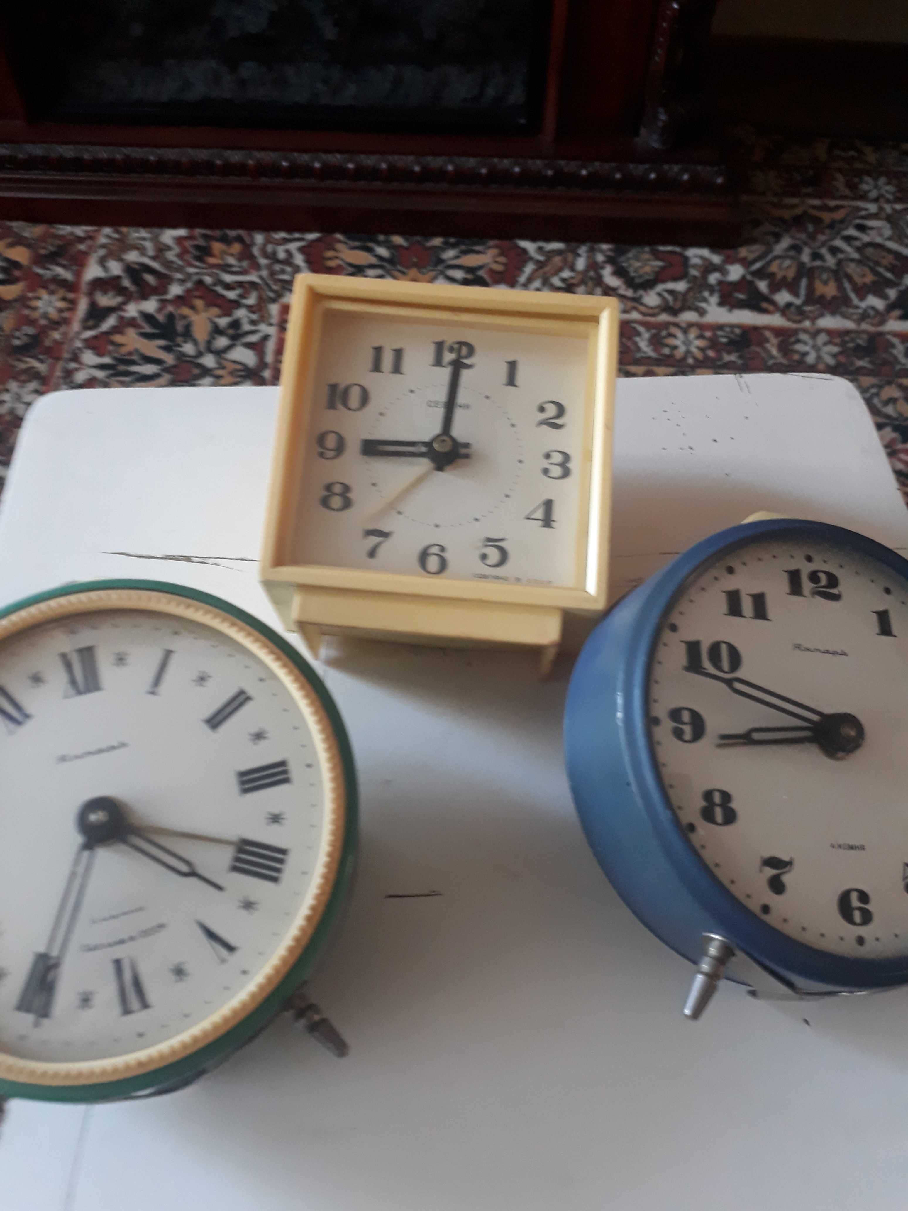 Женские часы рабочие и будильники СССР  марка янтарь  под ремонт