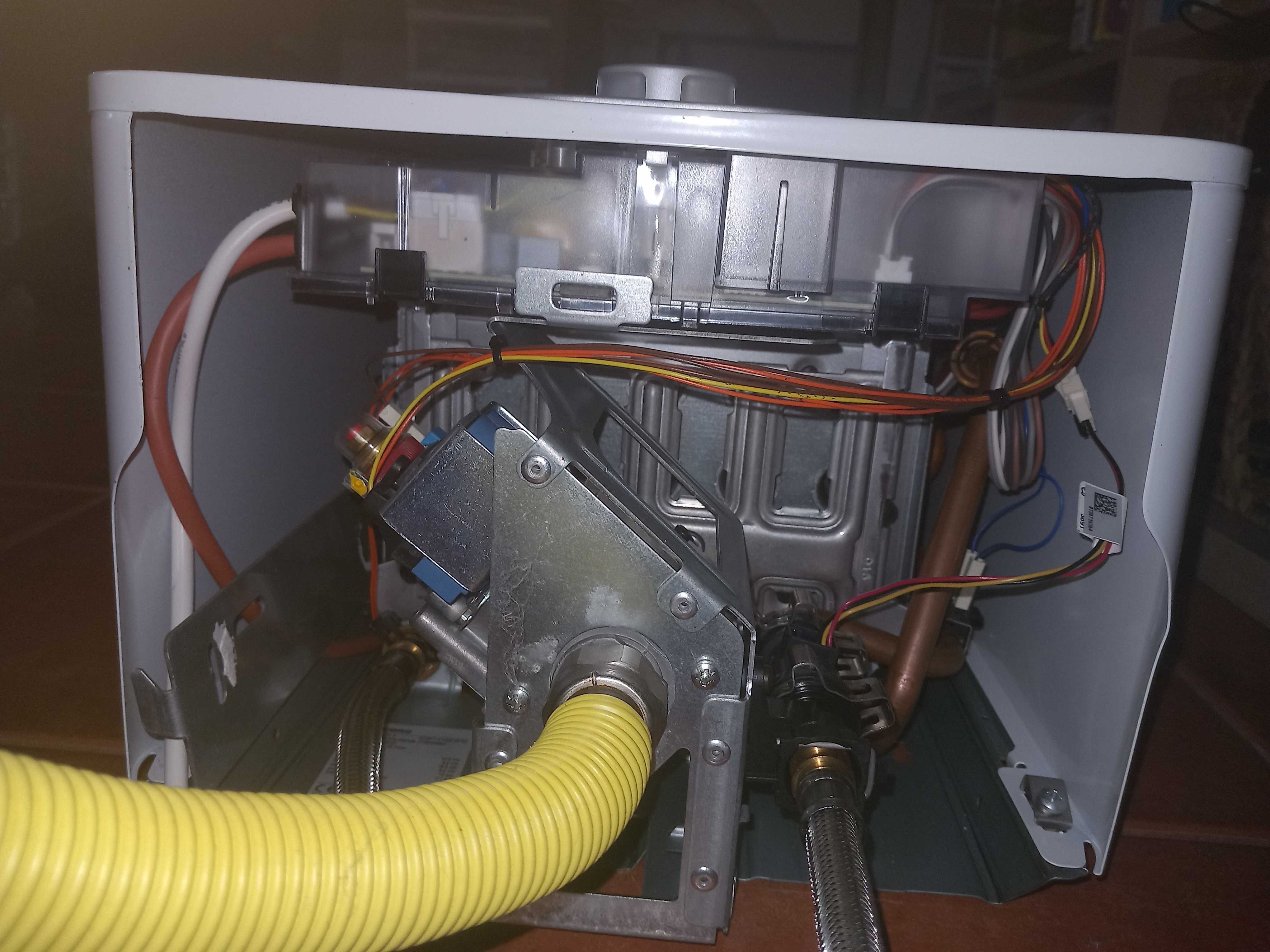 Esquentador a gás ventilado VULCANO WTD14-4 KME 14L BUTANO PROPANO