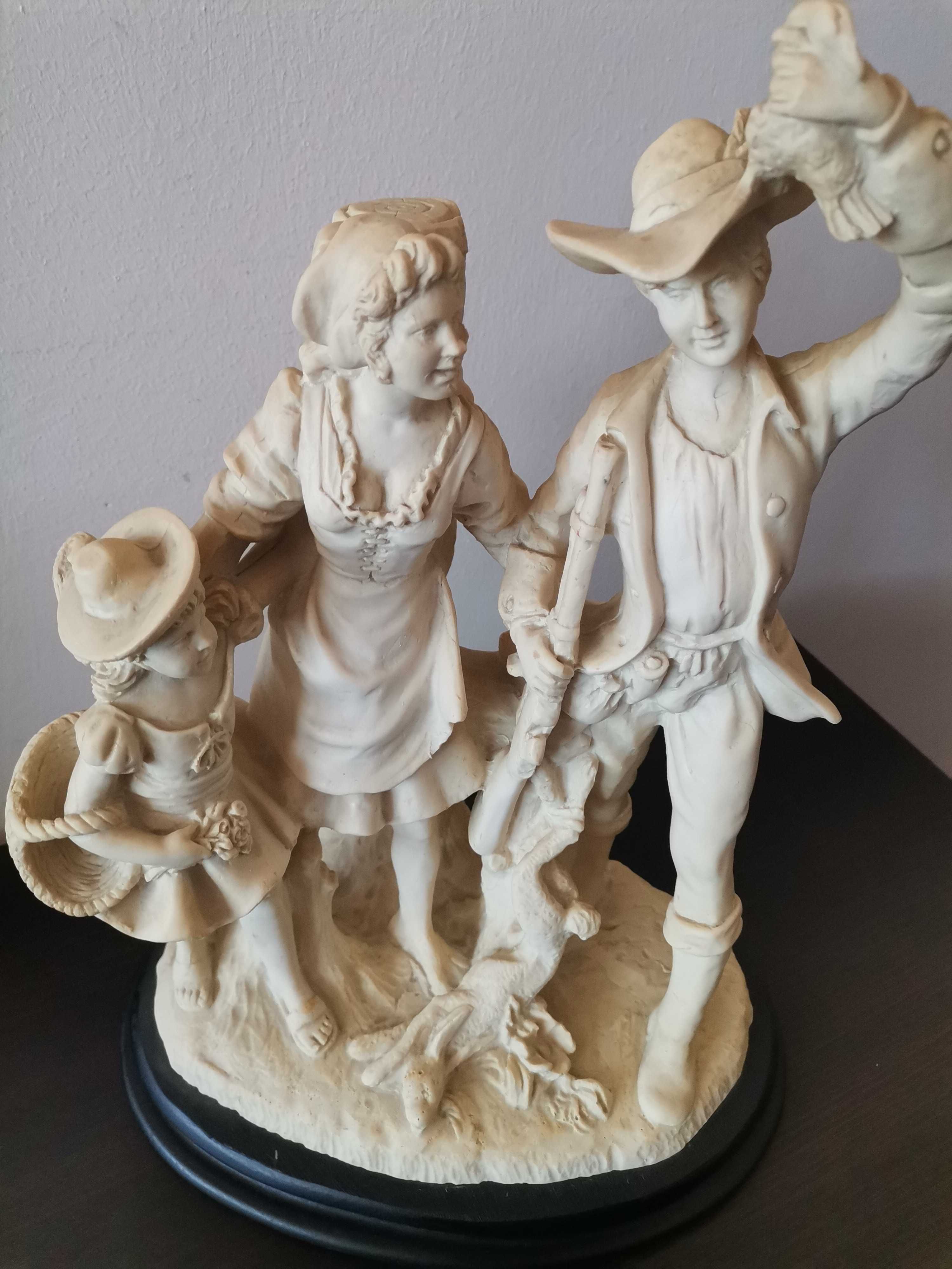 Figura "Myśliwy z rodziną " alabaster - Vintage