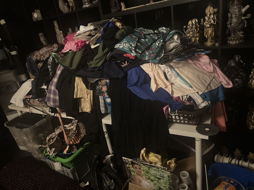 Roupa femenina variada