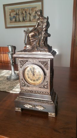 Relógio de mesa em bronze maciço