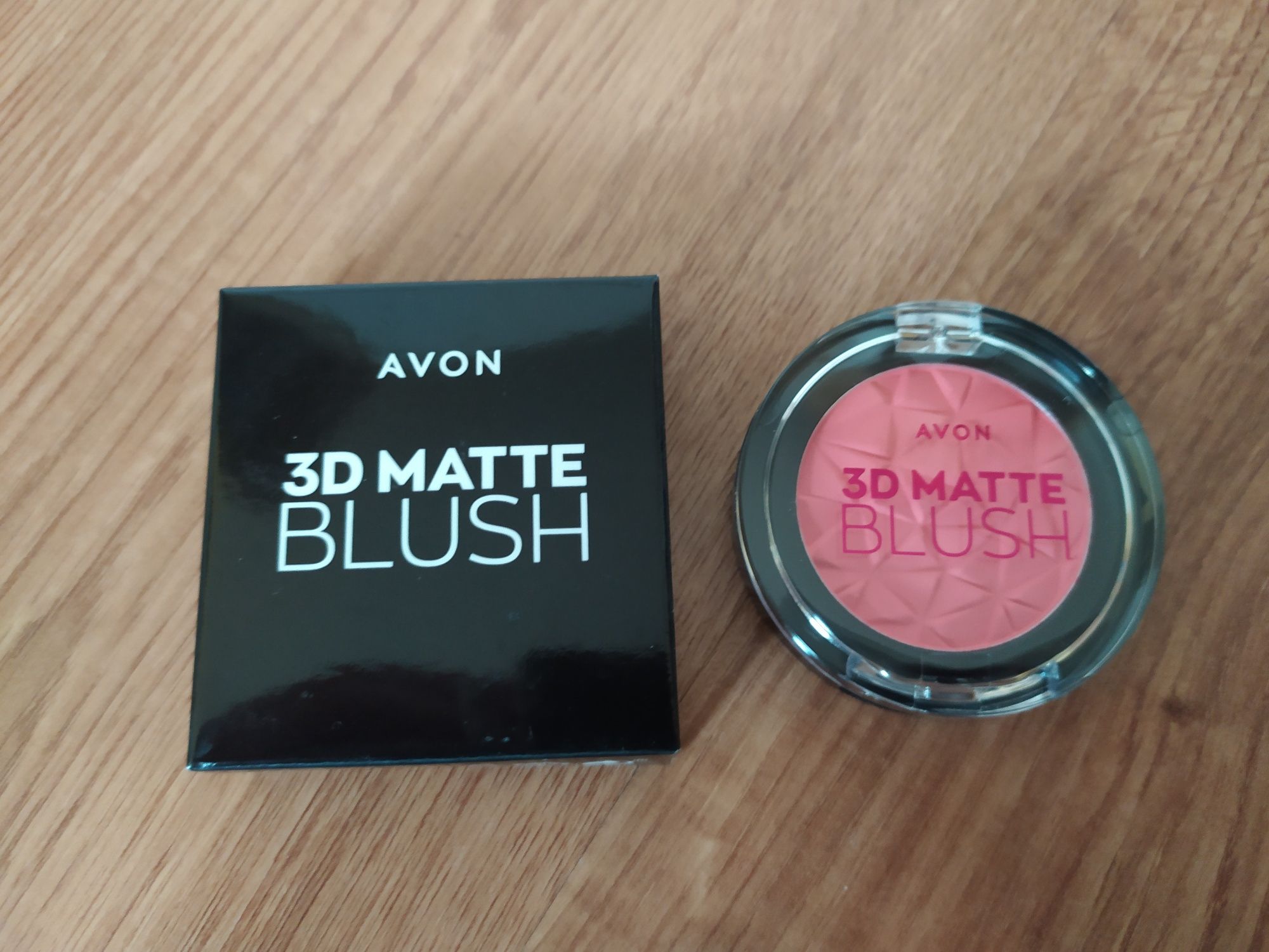 Róż do policzków Avon 3D Matte Bluzy Peach