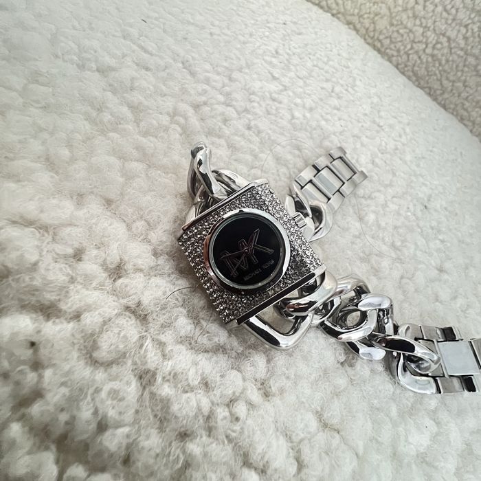 Relogio tipo MK em aço inox