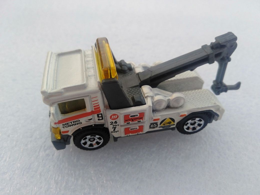 Matchbox auto model Urban tow truck 2011