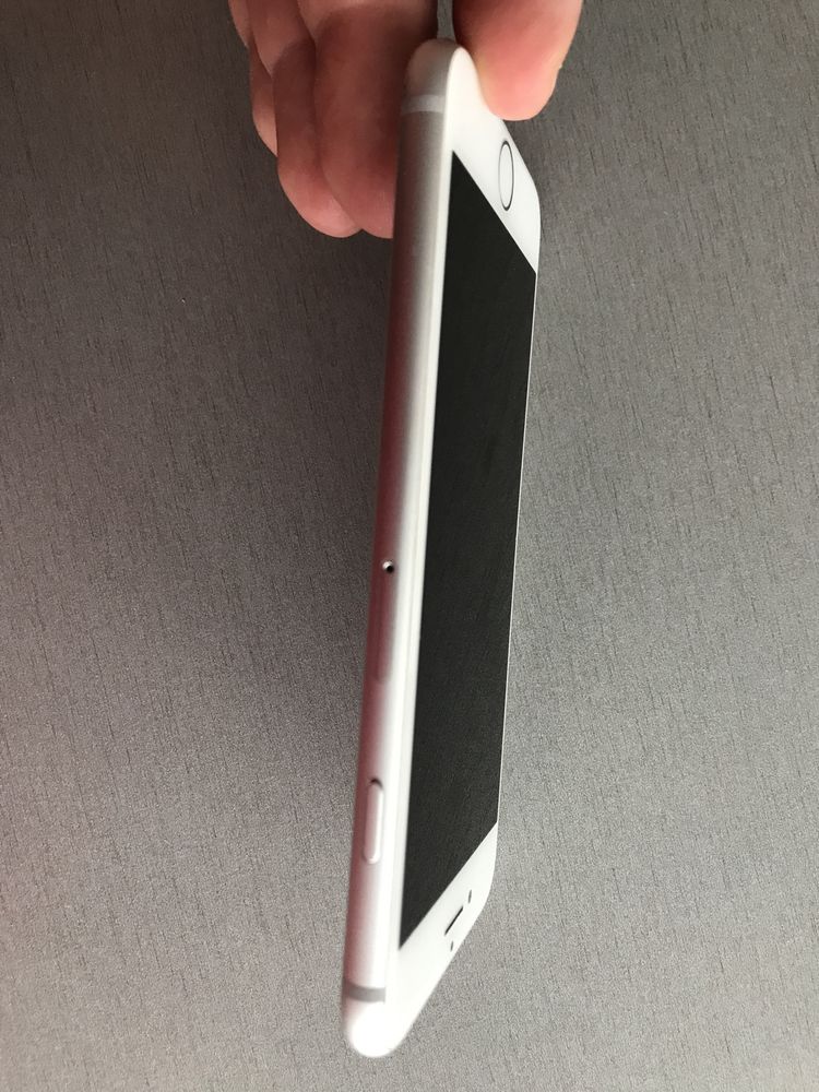 Iphone 8/64GB з Netflix та багатьма купленими Іграми