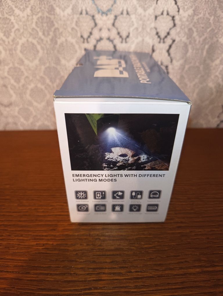 Przenośne radio z panelem słonecznym