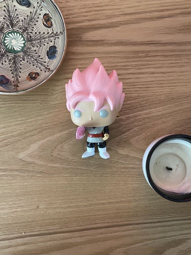 Funko pop goku black danificado