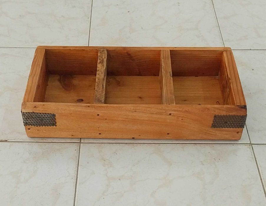 Caixa dos Pregos em Antiga Marcenaria. RESTAURADA