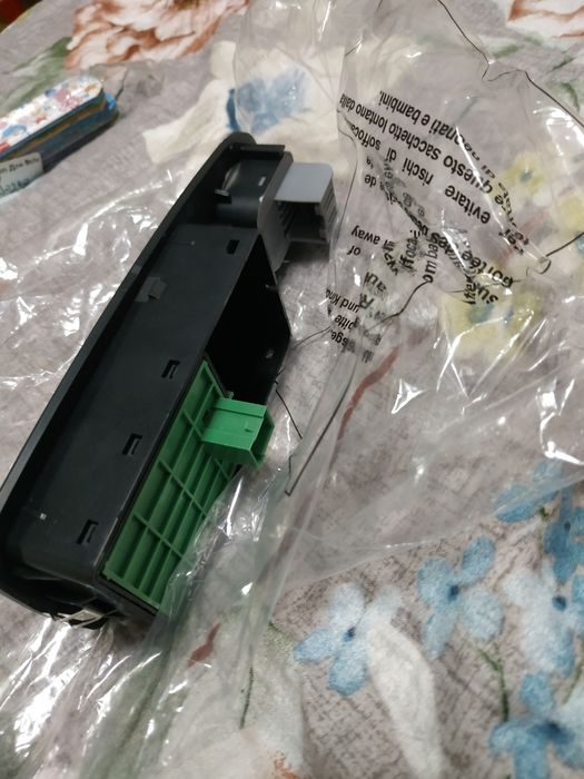 Блок управління дзеркалами та склопідіймачами