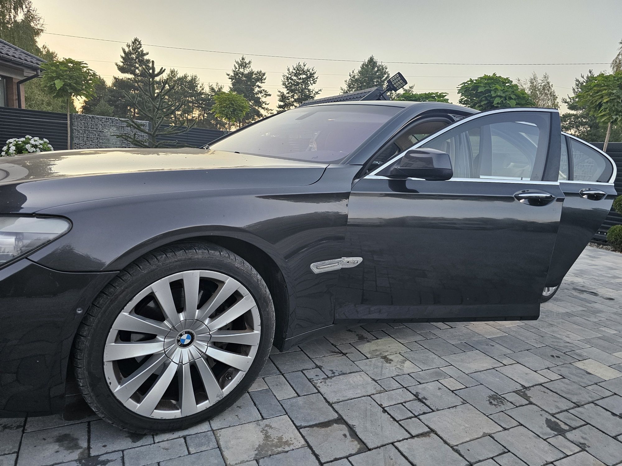 BMW seria 7 F01 740d xDrive