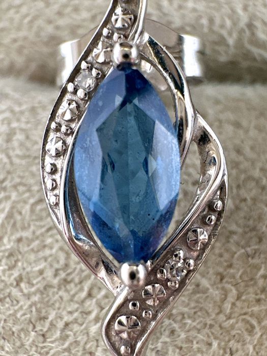 Złote kolczyki z topazami i diamentami