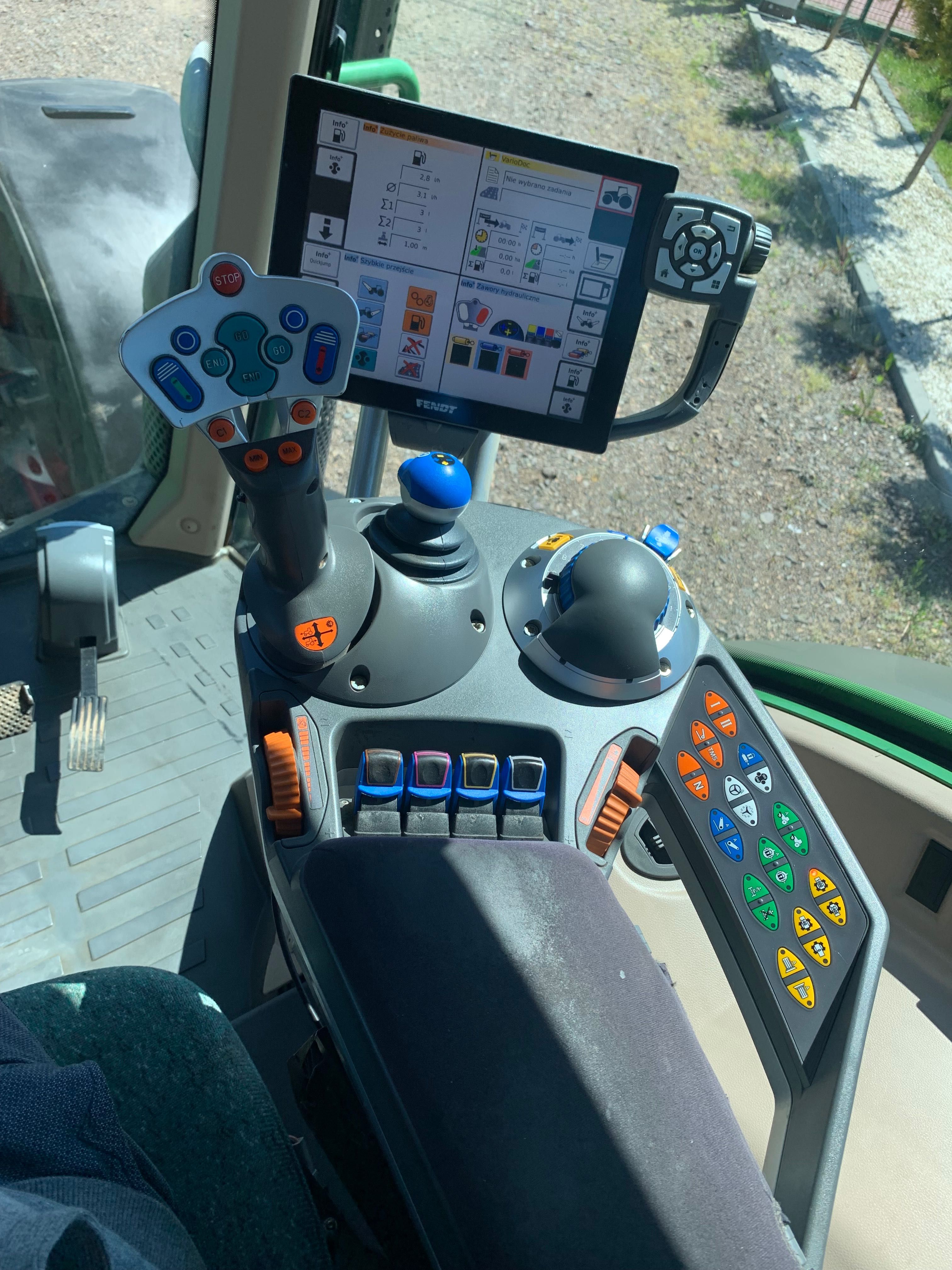 Fendt 822 -824  profi + nowe Vario stan bardzo dobry