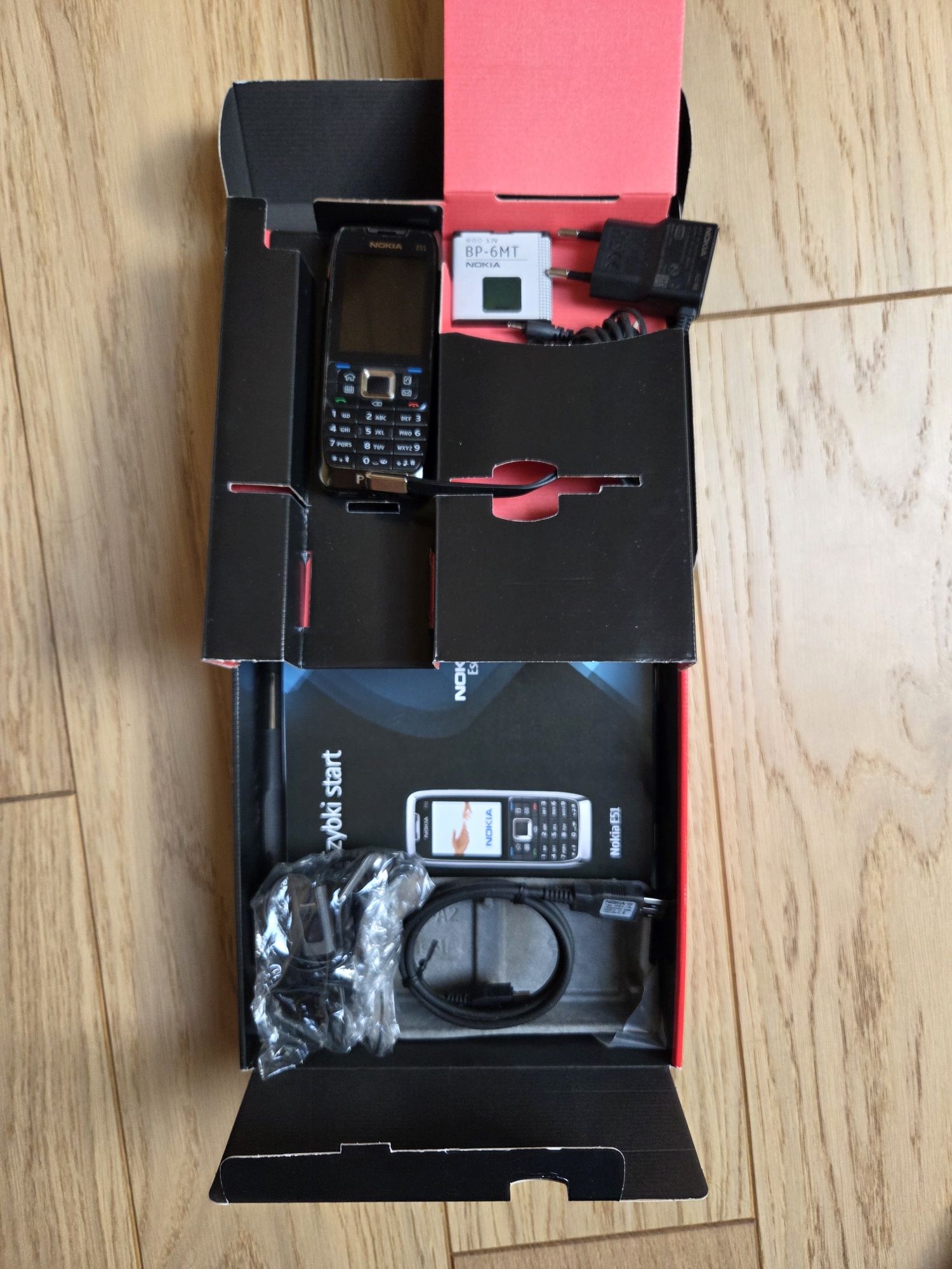 Nokia E51, oryginał, słuchawki, pudełko, instrukcje