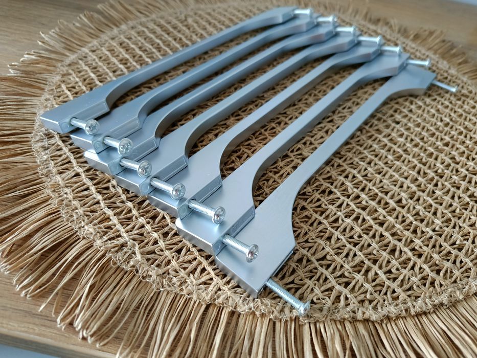 Uchwyty meblowe szuflady szafki jak nowe 7 sztuk Polecam