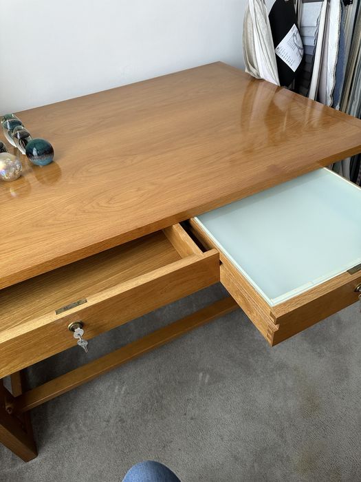 Estirador feito por medida com caixa luz